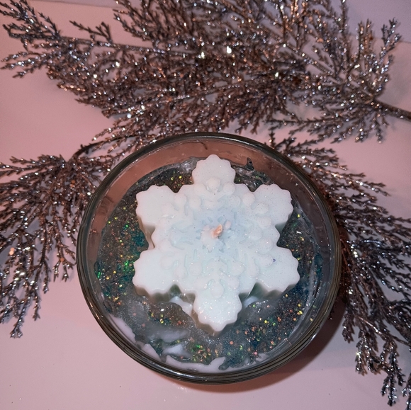 Frosted Fir Gel Soy Candle - Picture 4 of 6